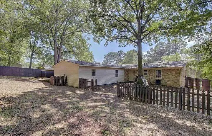 12005 Greenleaf Dr SE — Photo 19