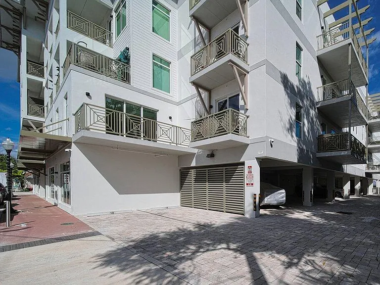41 SW Seminole St #306 — Photo 34