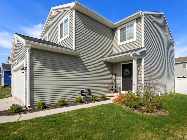 2784 Sycamore River Dr, Fowlerville, MI 48836