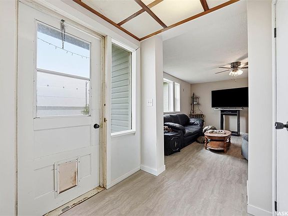 3rd image of 813 Hoffman AVENUE
