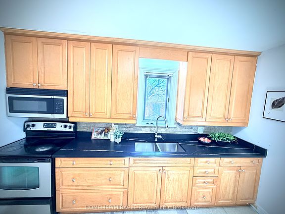 5th image of 12 Roselm Rd
