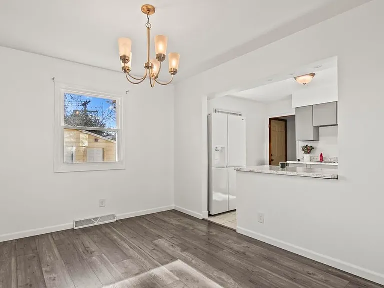 2054 Brentwood Dr — Photo 16