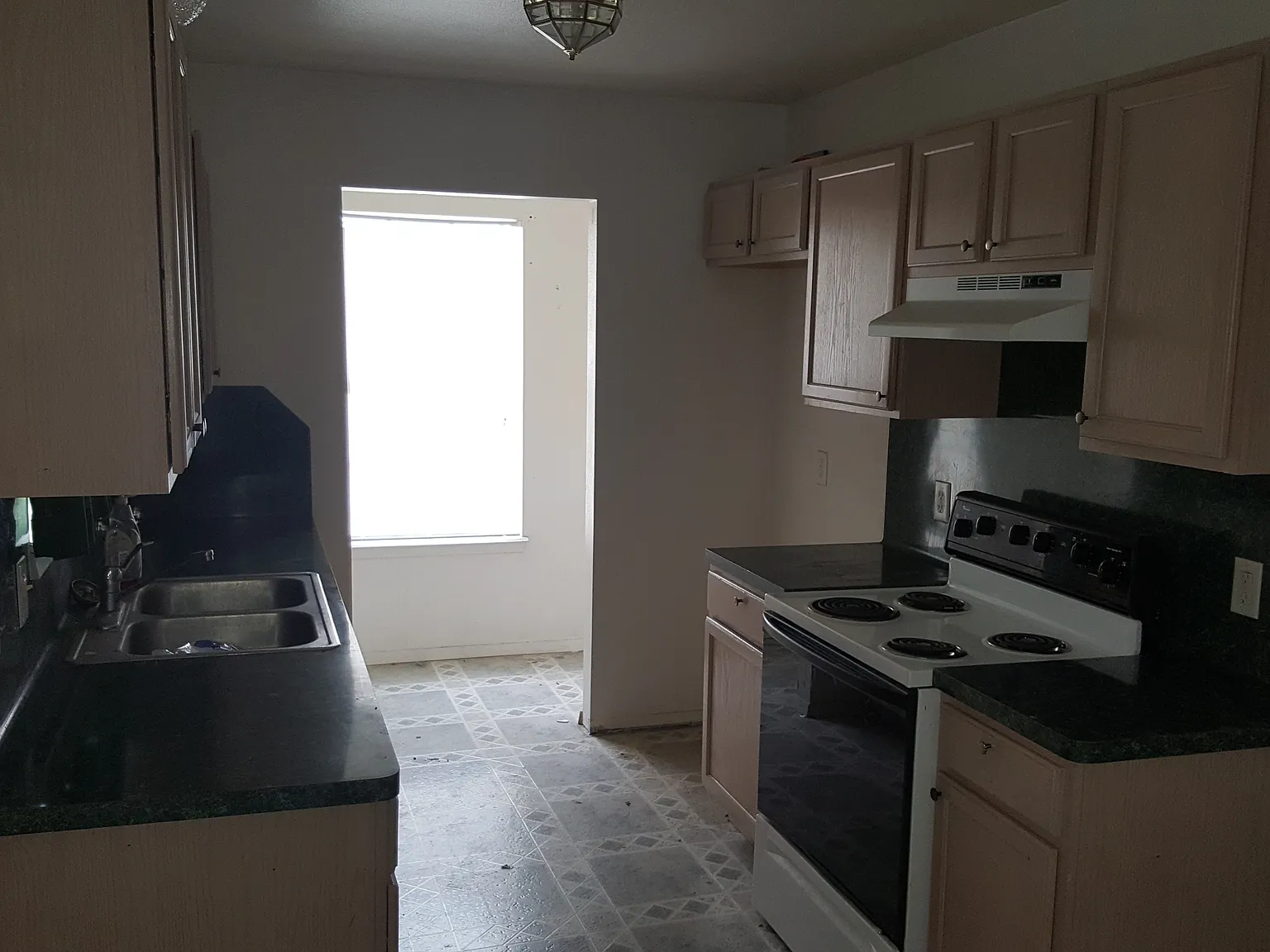 3 bed, 1053 sqft, $1,200 — Photo 3