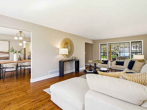 4th image of 2302 Sudbury Ln
