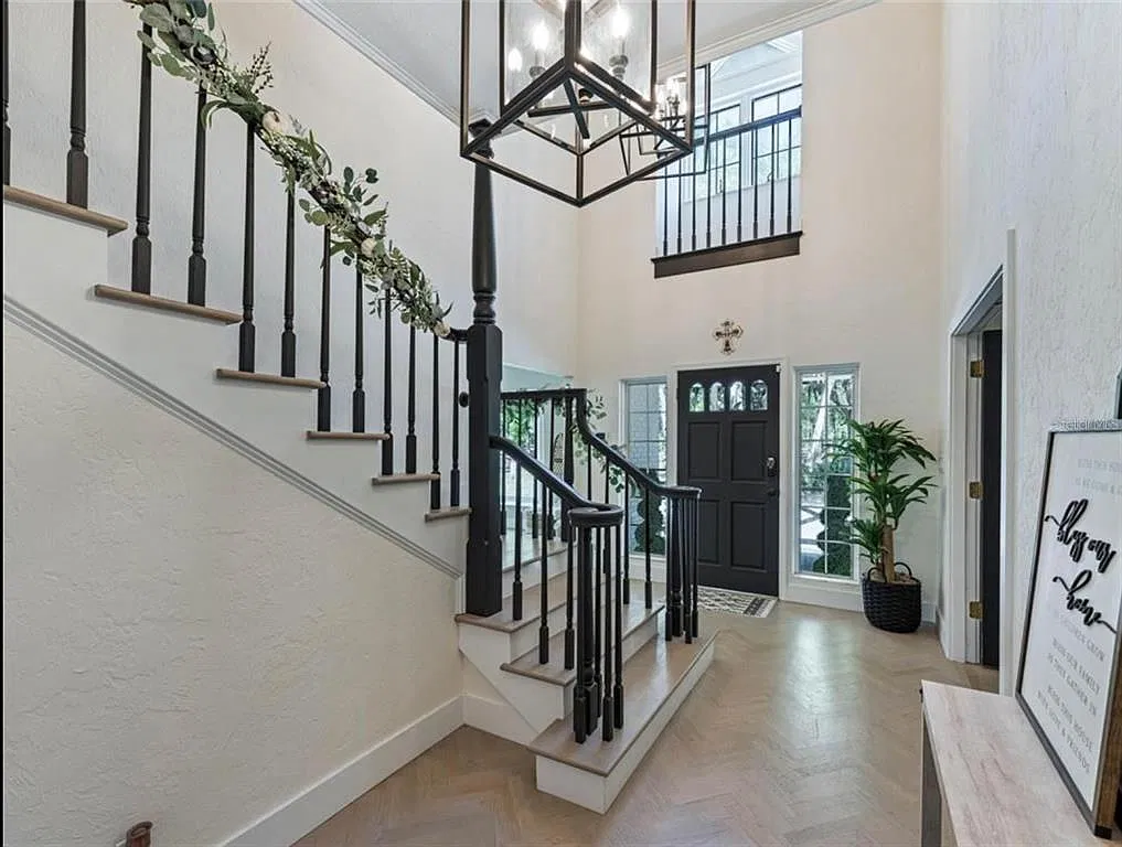 4 bed, 2.5 bath, 6360 sqft, $8,000 — Photo 4