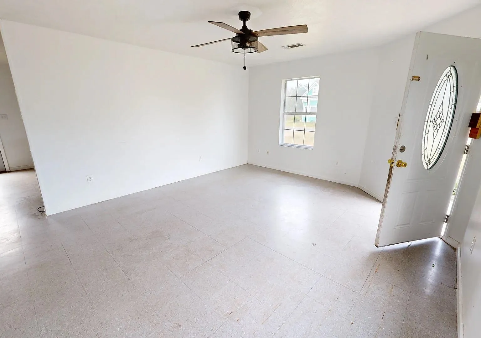 3 bed, 2.0 bath, 1144 sqft, $1,000 — Photo 2