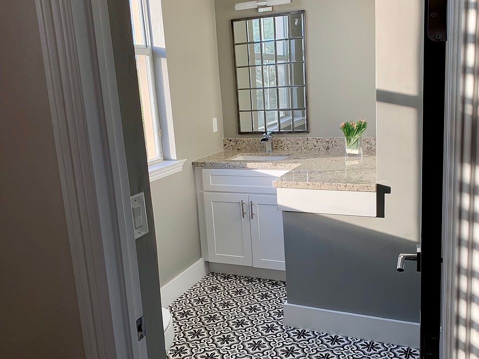 2nd image of 508 NE 7th Ave #1