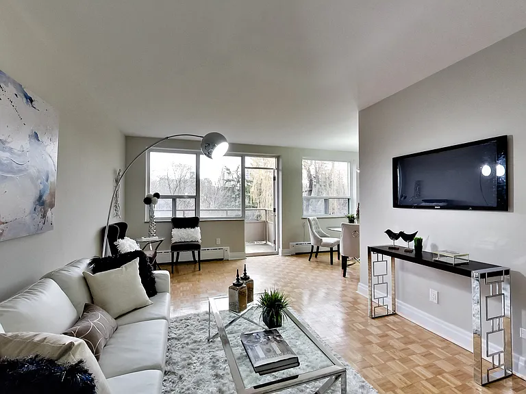 42 Glen Elm Ave #206 — Photo 20