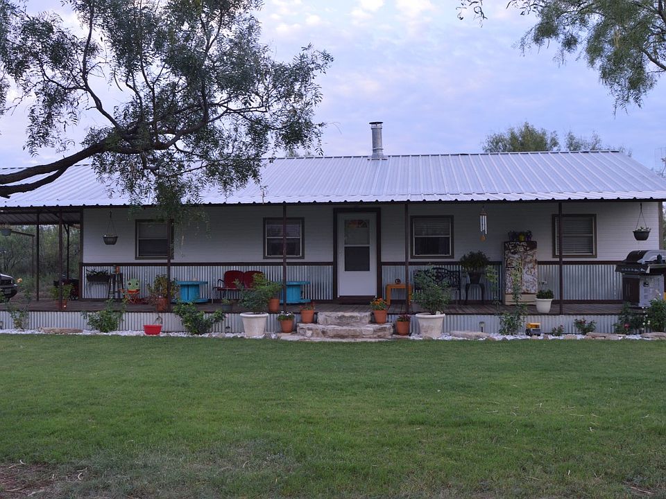 Look at that porch!!