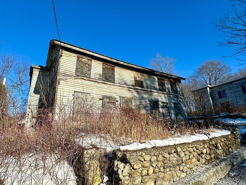 2nd image of 4 Ellsworth Street