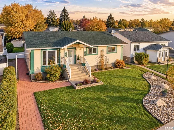 1546 Athabasca Street W, Moose Jaw, SK S6H 7K4