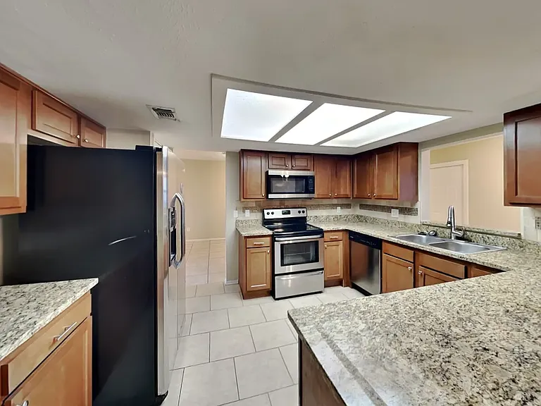 2330 Windsor Oaks Ave — Photo 10