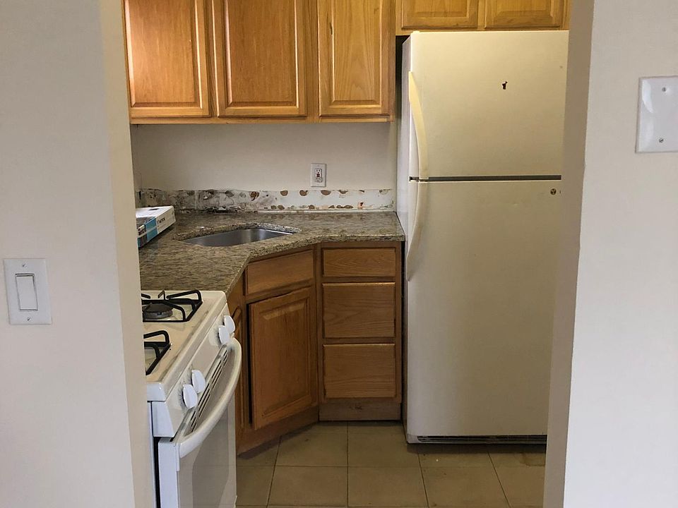 1st image of 27 Longview Ave #1