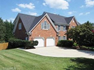 2823 County Clare Rd, Greensboro, NC 27407