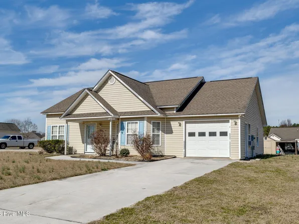 129 Phillip Mills Drive, Teachey, NC 28464