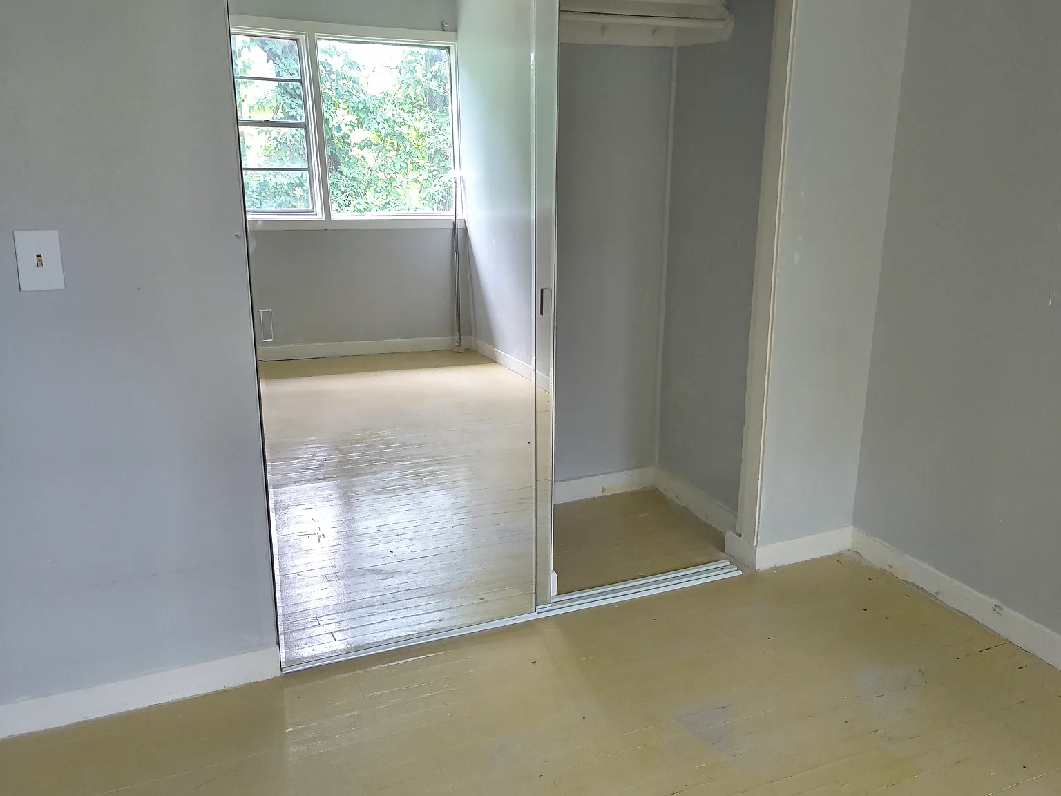 2 bed, 1000 sqft, $1,300 — Photo 2