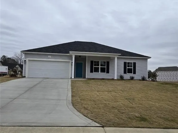 321 Caldwell St, Spring Lake, NC 28390