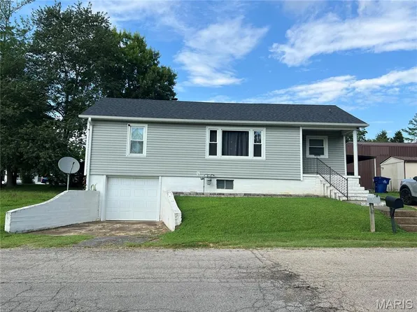 606 3rd St, Marble Hill, MO 63764