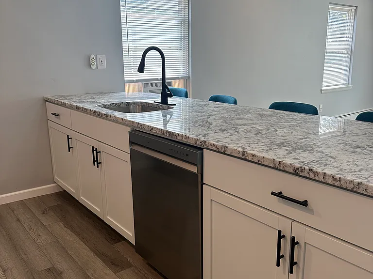 314 Oak St #4 — Photo 5