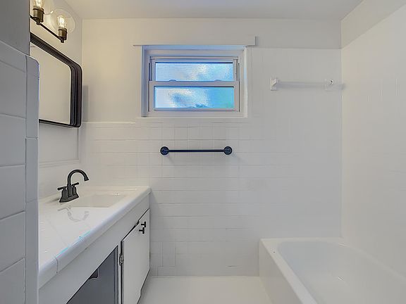 3rd image of 1433 Bryn Mawr St