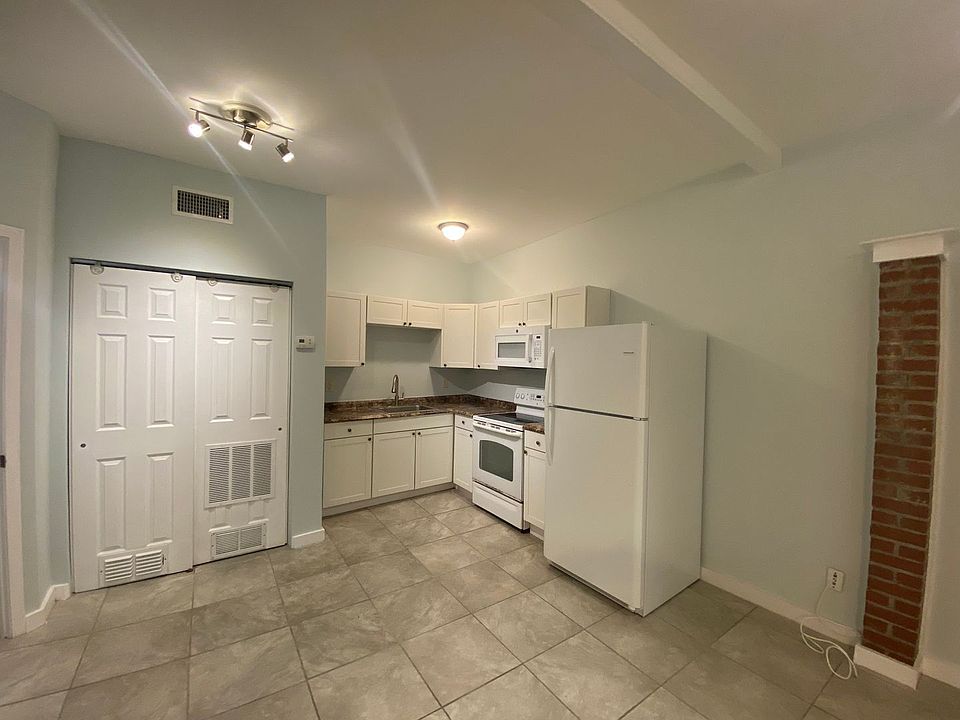 1st image of 3039-3059 Belden St