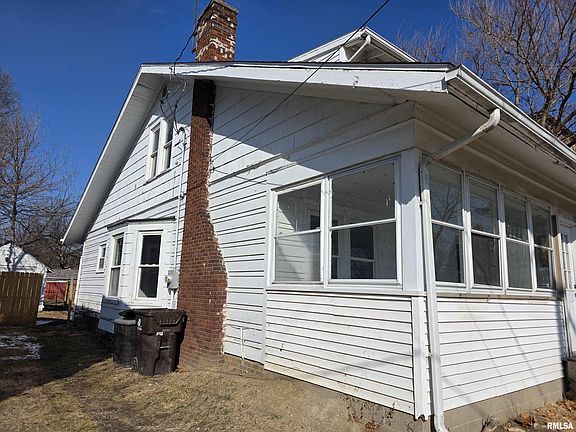 3rd image of 1111 E Republic St
