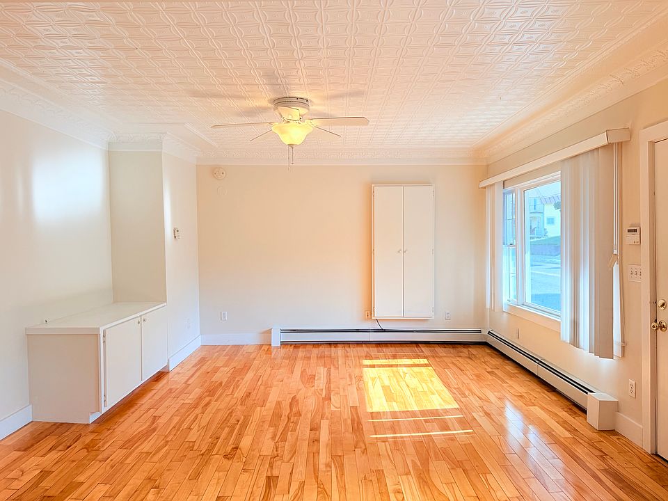 1st image of 127 Hanover St #2