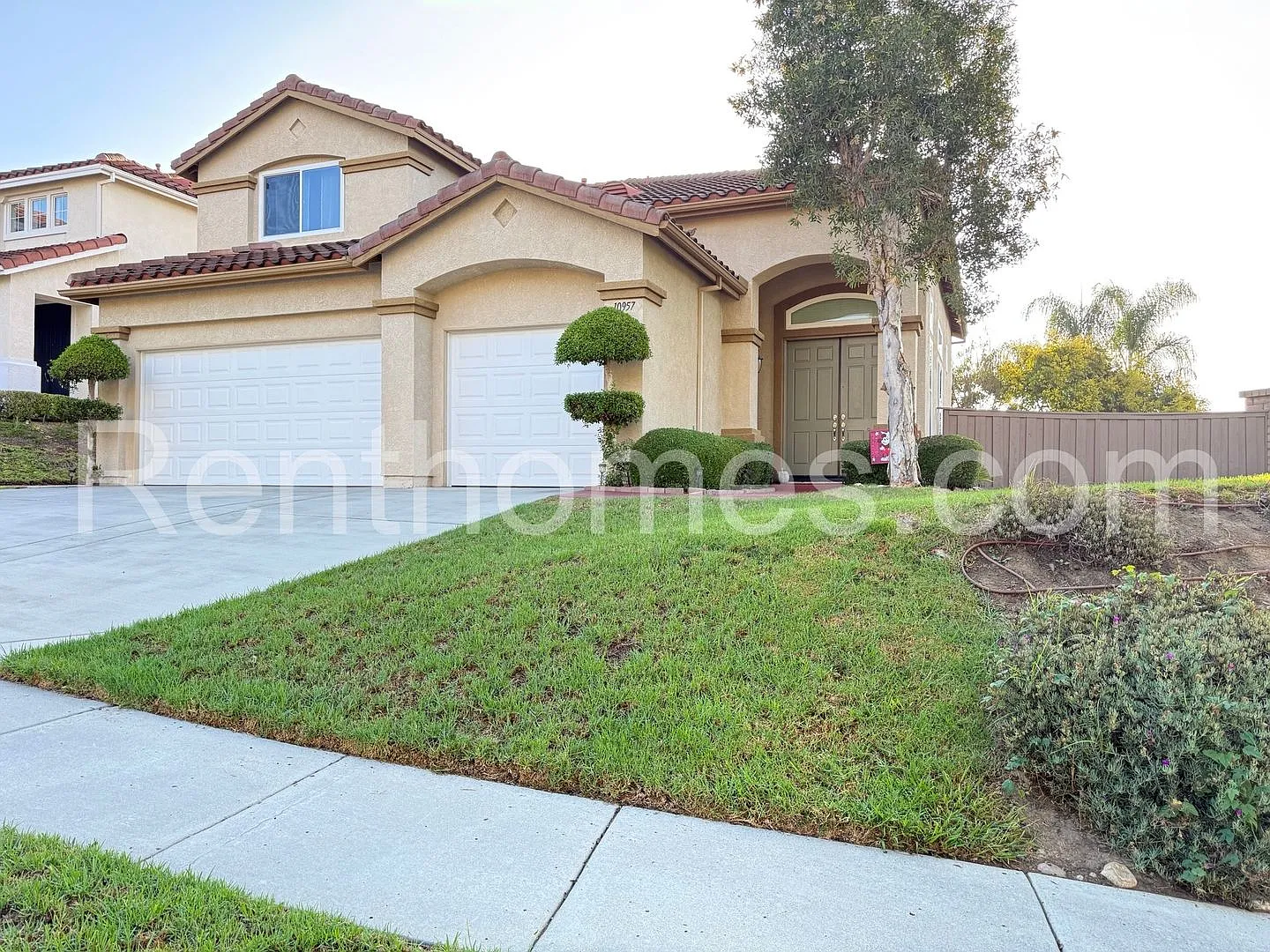 Sorrento Mesa, 10957 Sunny Mesa Rd, Den/Office, Nice Views, AC, Ga Log Fireplace, 3 Car Garage. — Photo 2