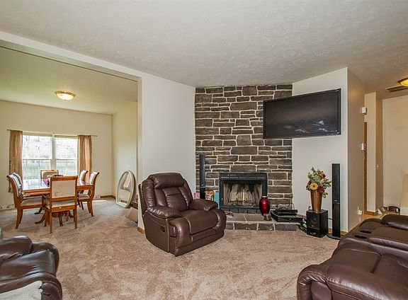 2nd image of 1416 N Maywood Dr