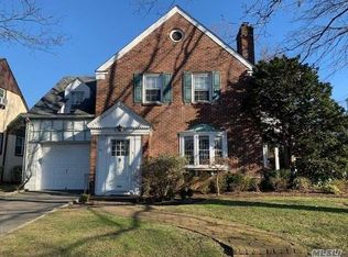 211 Euston Rd, Garden City, NY 11530