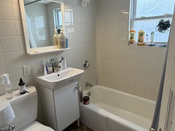139 Lowell St, Somerville, MA 02143