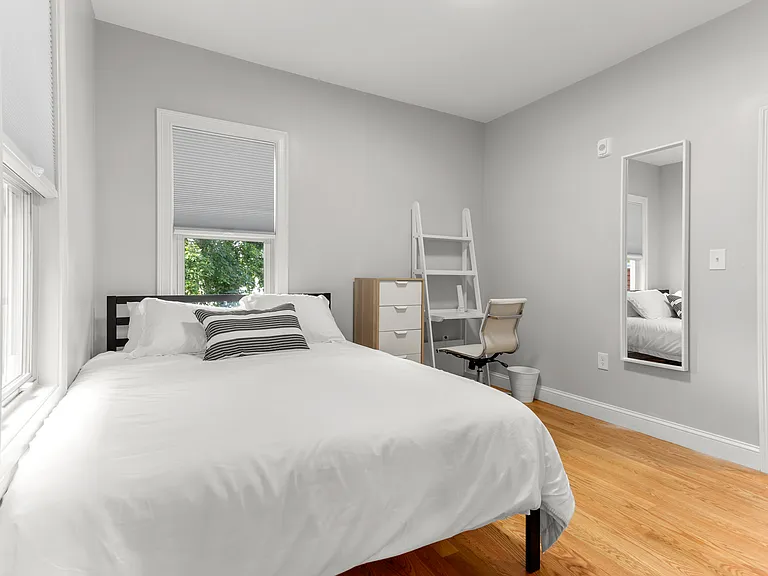 1047 Saratoga St #2 — Photo 2