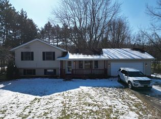 477 Plum Creek Rd, Lapeer, MI 48446