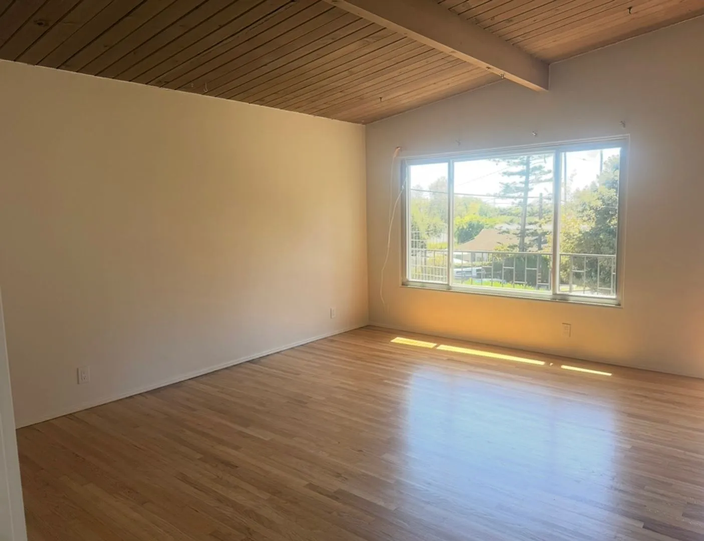 19 Oak Street — Photo 4