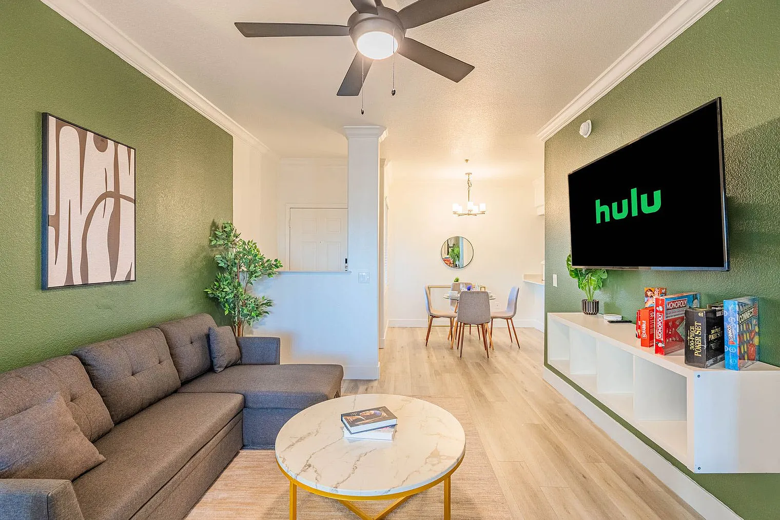 1 bed, 1.0 bath, 828 sqft, $4,017 — Photo 2