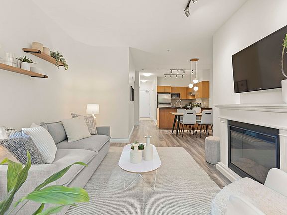 4th image of 1633 Mackay Ave #104