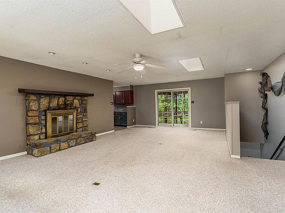 3rd image of 106 Tam O Shanter Ct