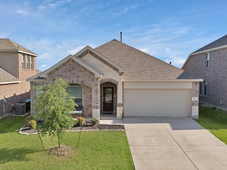 621 Ridgeback Trl — Photo 1