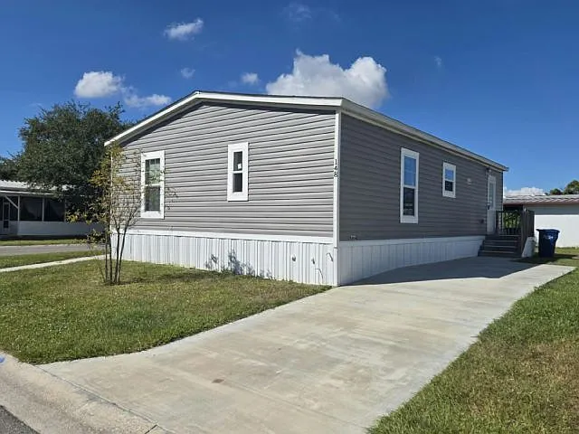 3 bed, 2.0 bath, 1144 sqft, $1,740 — Photo 1