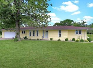 25 Fairway Ln, Mattoon, IL 61938
