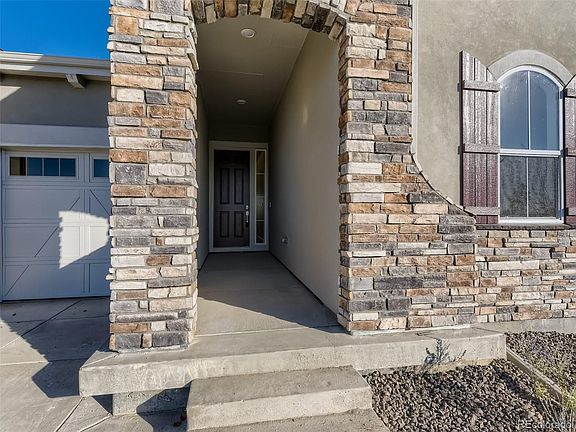 5th image of 15678 Valentia St