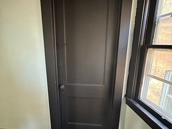 4th image of 1180 E 61st St #Up
