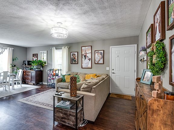 3rd image of 122 Ross Ave