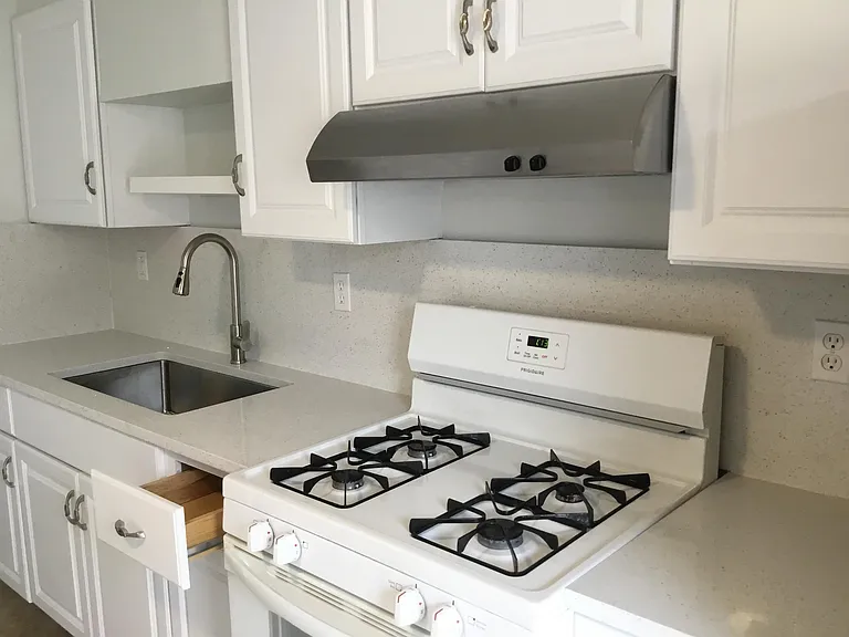 90 Union Ave — Photo 7