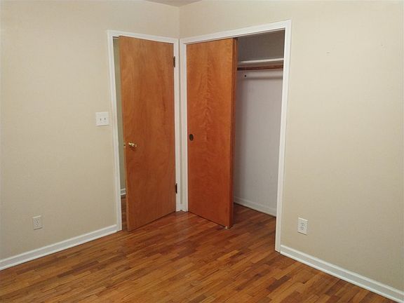 4th image of 424 Jonesville St