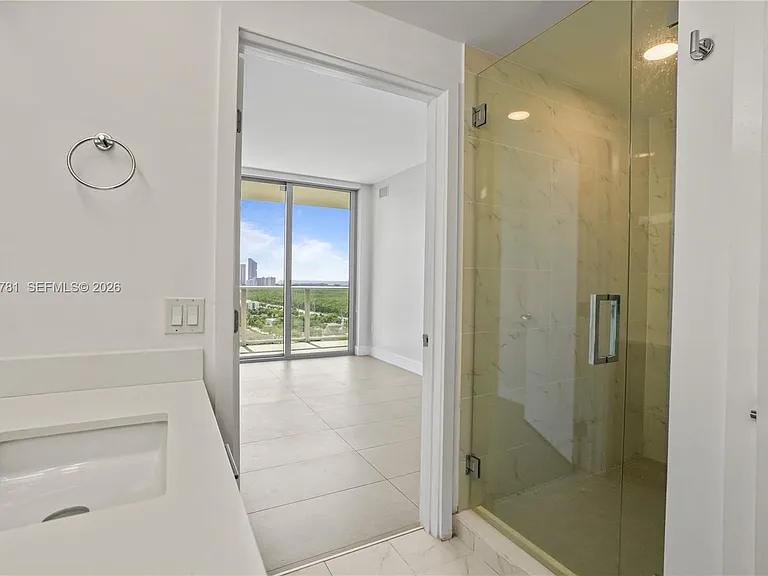 16385 Biscayne Blvd #1919 — Photo 24