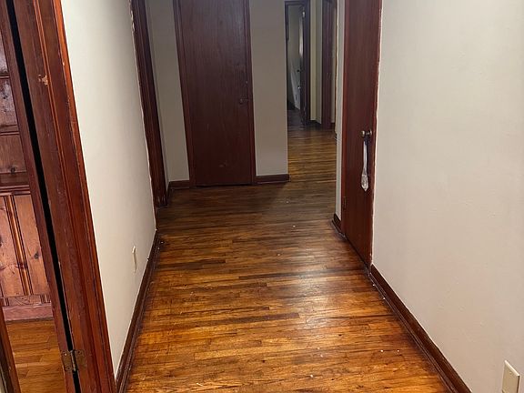 3rd image of 27 Mary Ann St