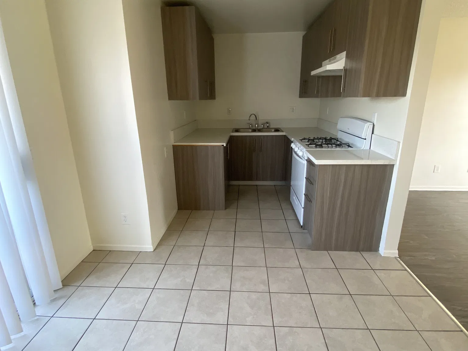 2 bed, 1000 sqft, $2,095 — Photo 4