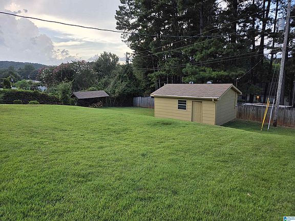 4th image of 912 Sedgefield Dr