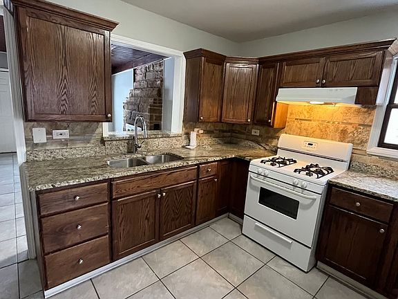 2nd image of 17036 Lorenz Ave
